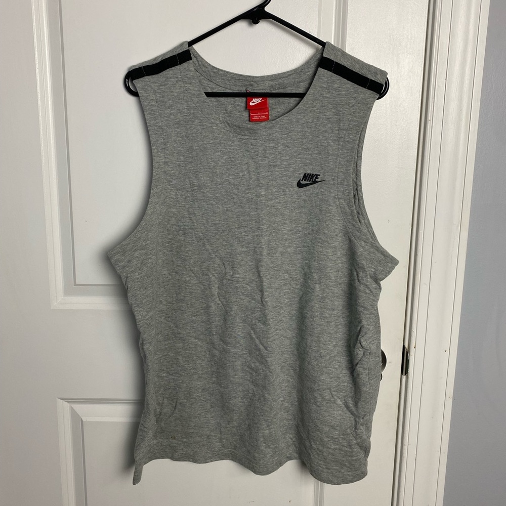 Nike Sleeveless Workout Shirt Men’s L